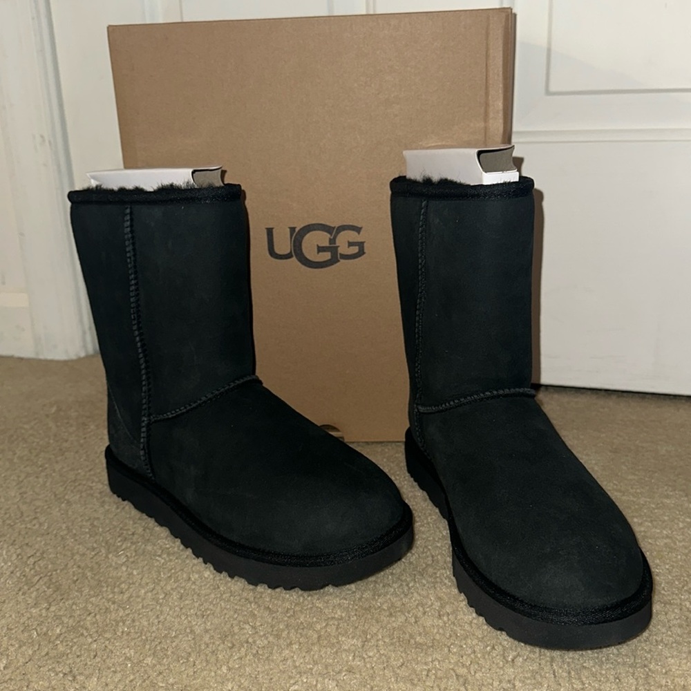 NEW UGG Black Classic Short II Boots Sz 8